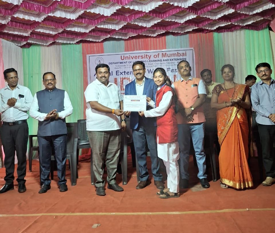 DLLE certificate presentation on stage